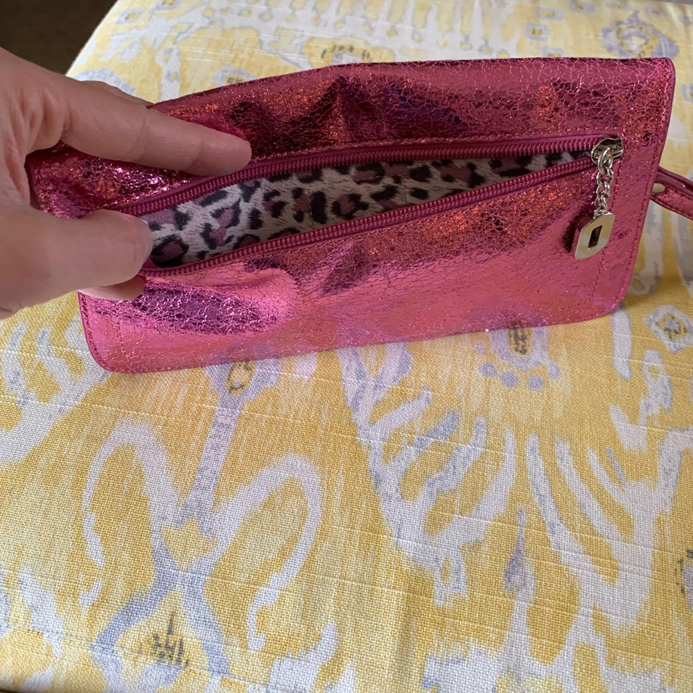 SORIAL metallic pink wristlet/clutch - Picture 5 of 7